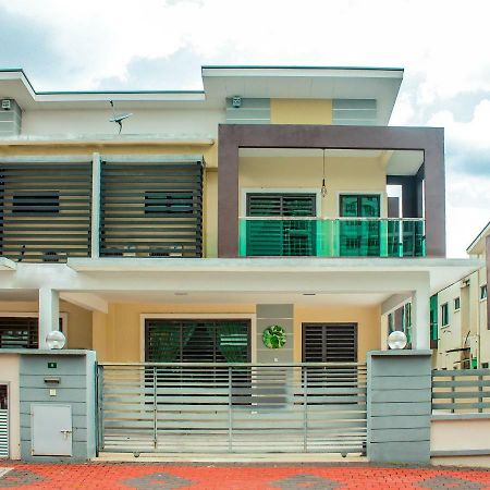 Tropical Livings Meru Ipoh Homestay By Grab A Stay Exterior photo