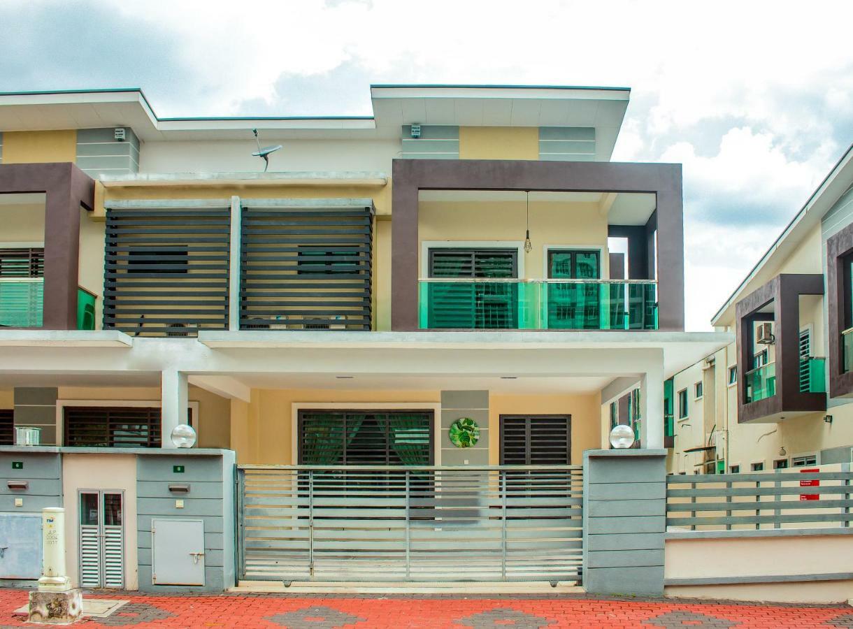 Tropical Livings Meru Ipoh Homestay By Grab A Stay Exterior photo