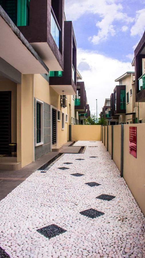 Tropical Livings Meru Ipoh Homestay By Grab A Stay Exterior photo